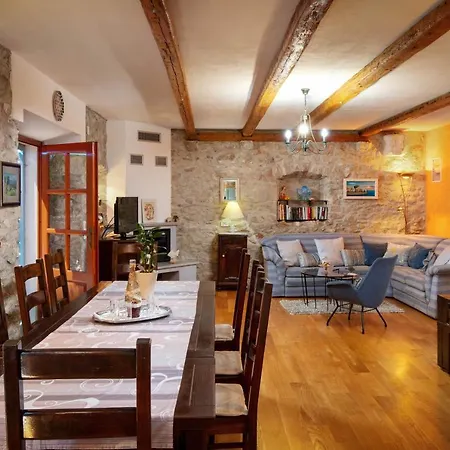 Villa Vicina Heritage For 9,milna - Close To Restaurants And Shops