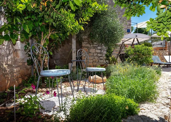 Villa Vicina Heritage For 9,milna - Close To Restaurants And Shops Milna (Brac)