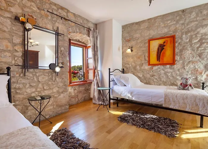 Villa Vicina Heritage For 9,milna - Close To Restaurants And Shops