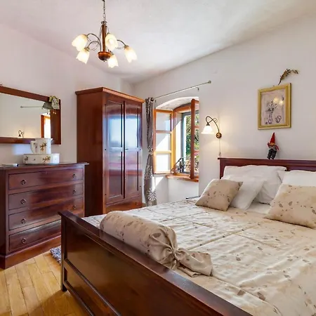 Villa Vicina Heritage Villa For 9,Milna - Close To Restaurants And Shops Villa *
