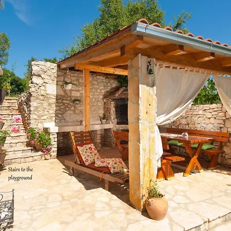 Villa Vicina Heritage Villa For 9,Milna - Close To Restaurants And Shops