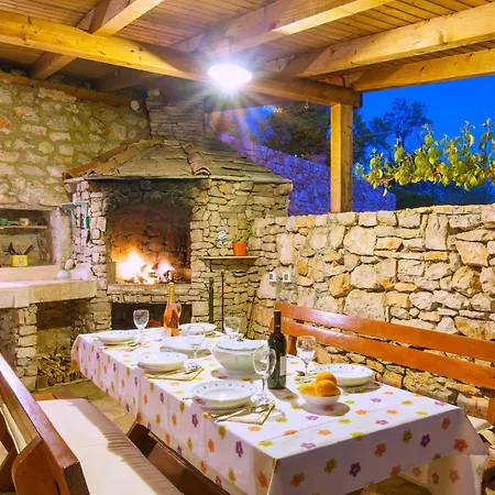 Villa Vicina Heritage Villa For 9,Milna - Close To Restaurants And Shops Milna (Brac)